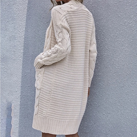 Double pocket cable knit cardigan sweater - Picture 6 of 7